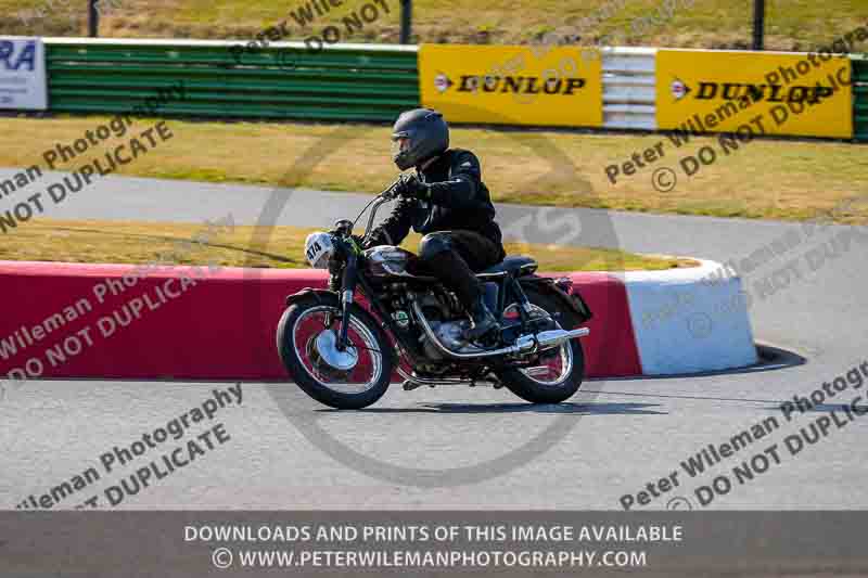 Vintage motorcycle club;eventdigitalimages;mallory park;mallory park trackday photographs;no limits trackdays;peter wileman photography;trackday digital images;trackday photos;vmcc festival 1000 bikes photographs